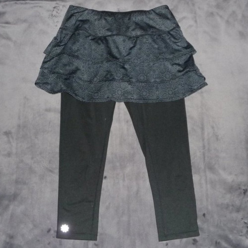 NWOT Athleta 2-in-1 Skirted Capri Leggings XS